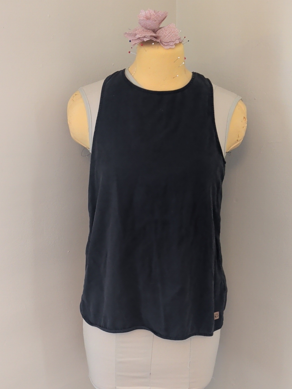 tentree Black Sleeveless Open Back Tank with Round Neck